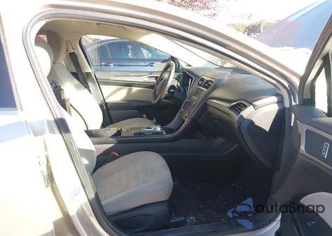 2017 Ford Fusion Hybrid S z USA, uszkodzony, nr VIN 3FA6P0UU0HR196476